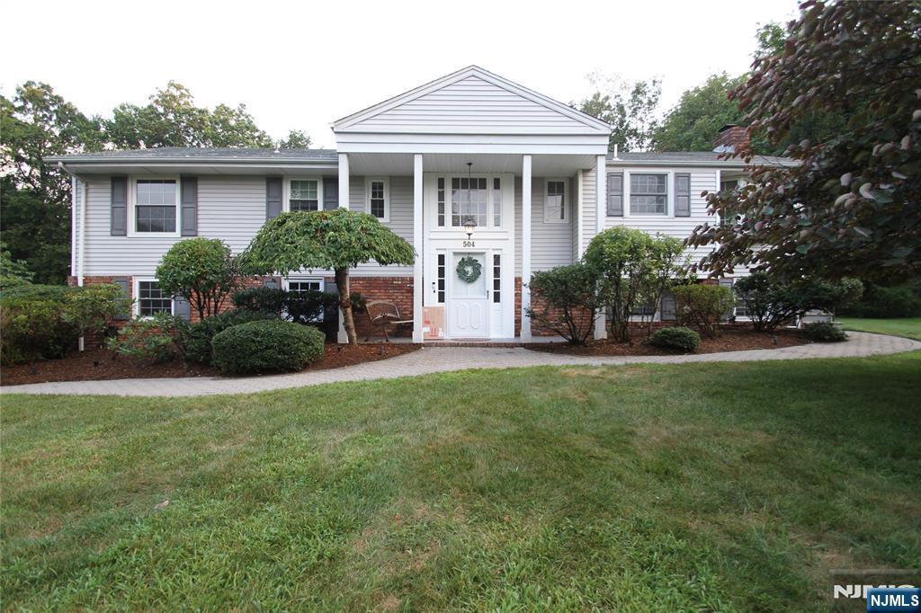 Property Photo:  504 Oldwoods Road  NJ 07481 