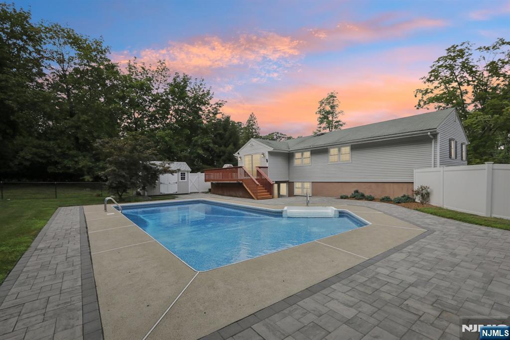 Property Photo:  504 Oldwoods Road  NJ 07481 
