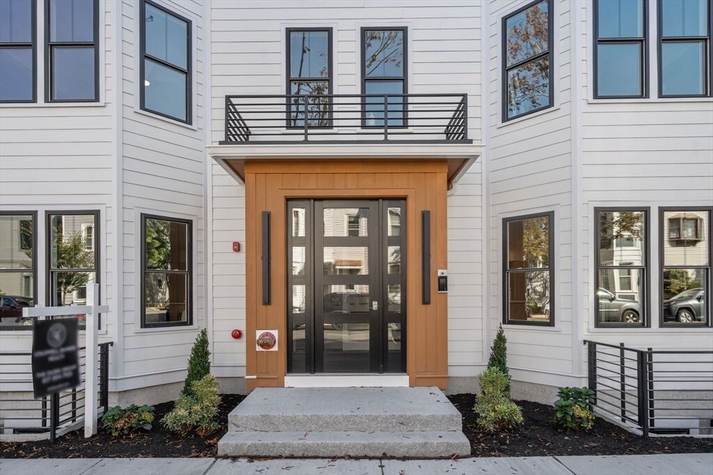 Property Photo:  527 East 7th Street 1  MA 02127 