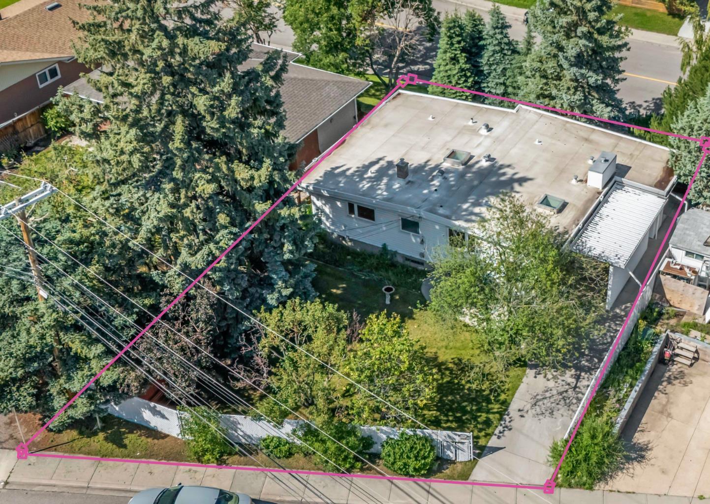 Property Photo:  3507 Morley Trail NW  AB T2M 4H5 