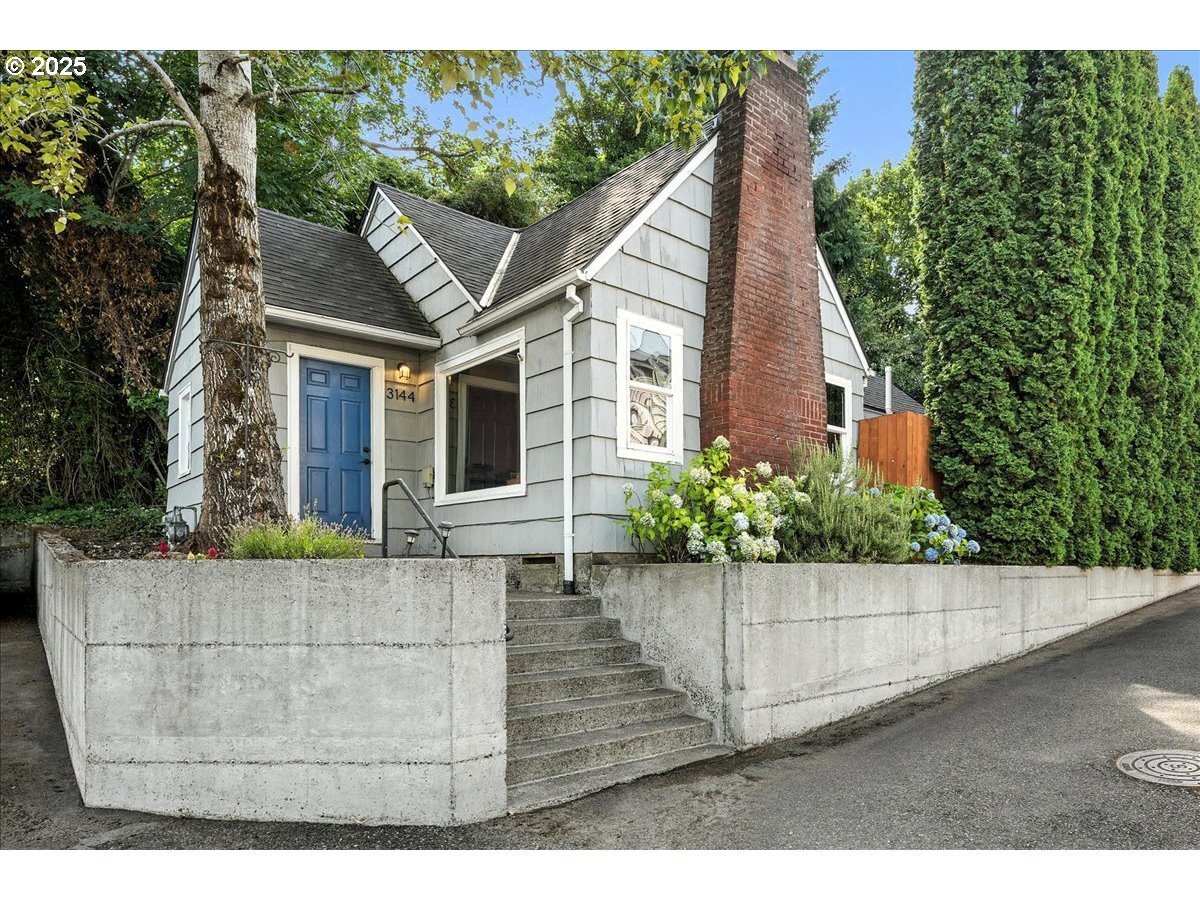 Property Photo: 3144 NE 103rd Pl OR 97220