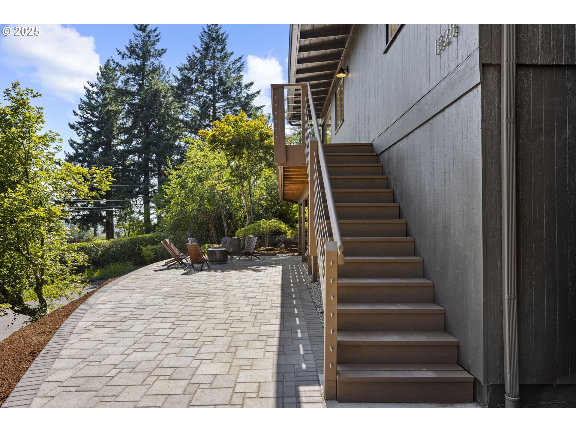 Property Photo: 1525 SW Martha St OR 97239