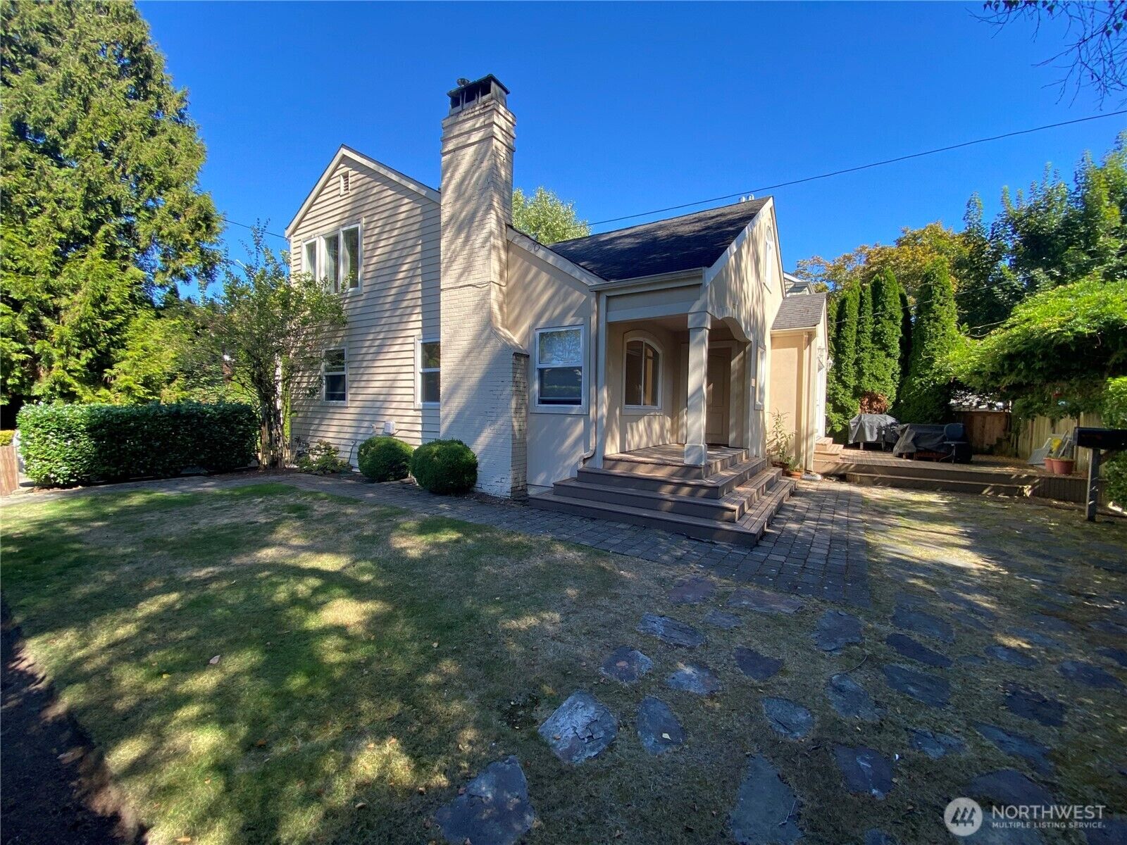 Property Photo: 4802 NE 45th Street WA 98105