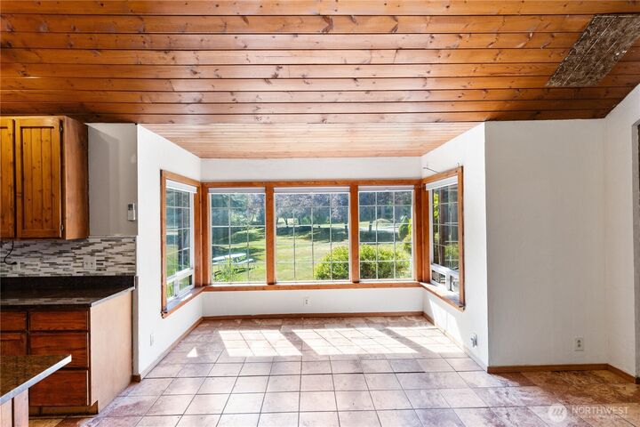 Property Photo:  17527  Little Mountain Place  WA 98274