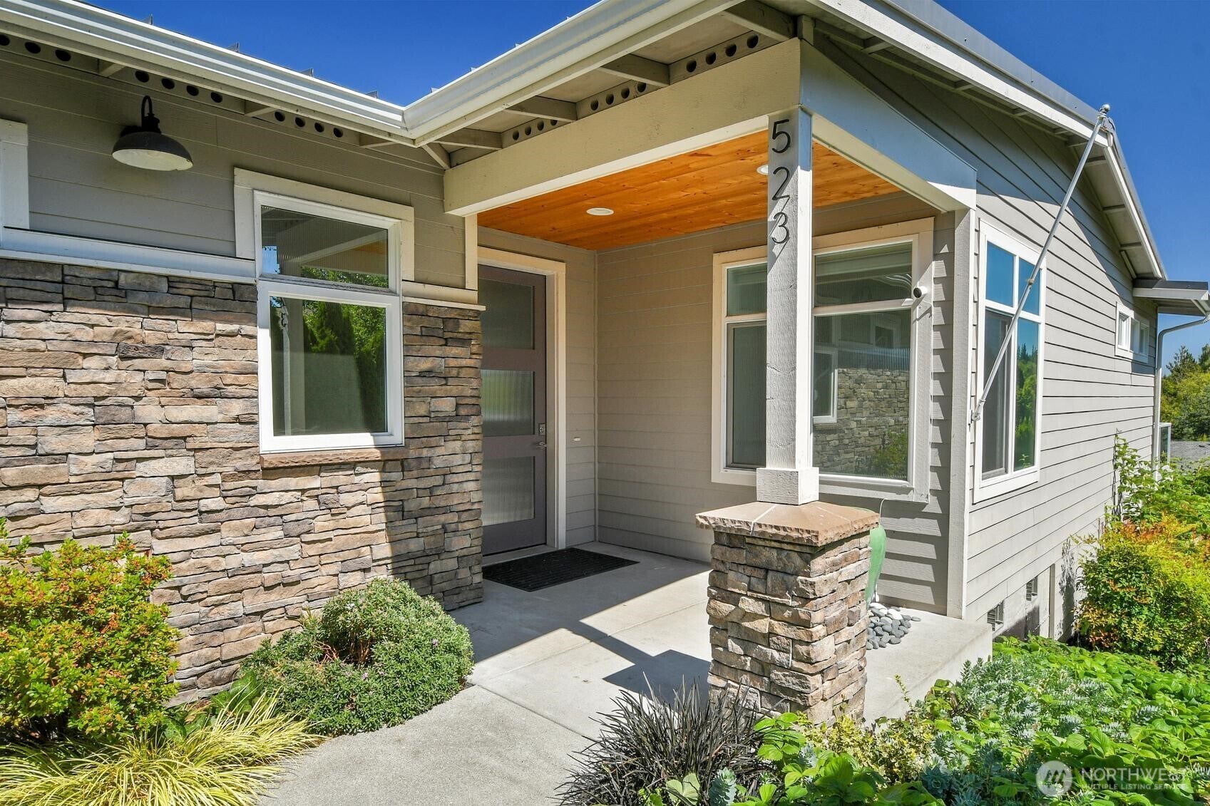 Property Photo: 523 Paradise Lane WA 98020