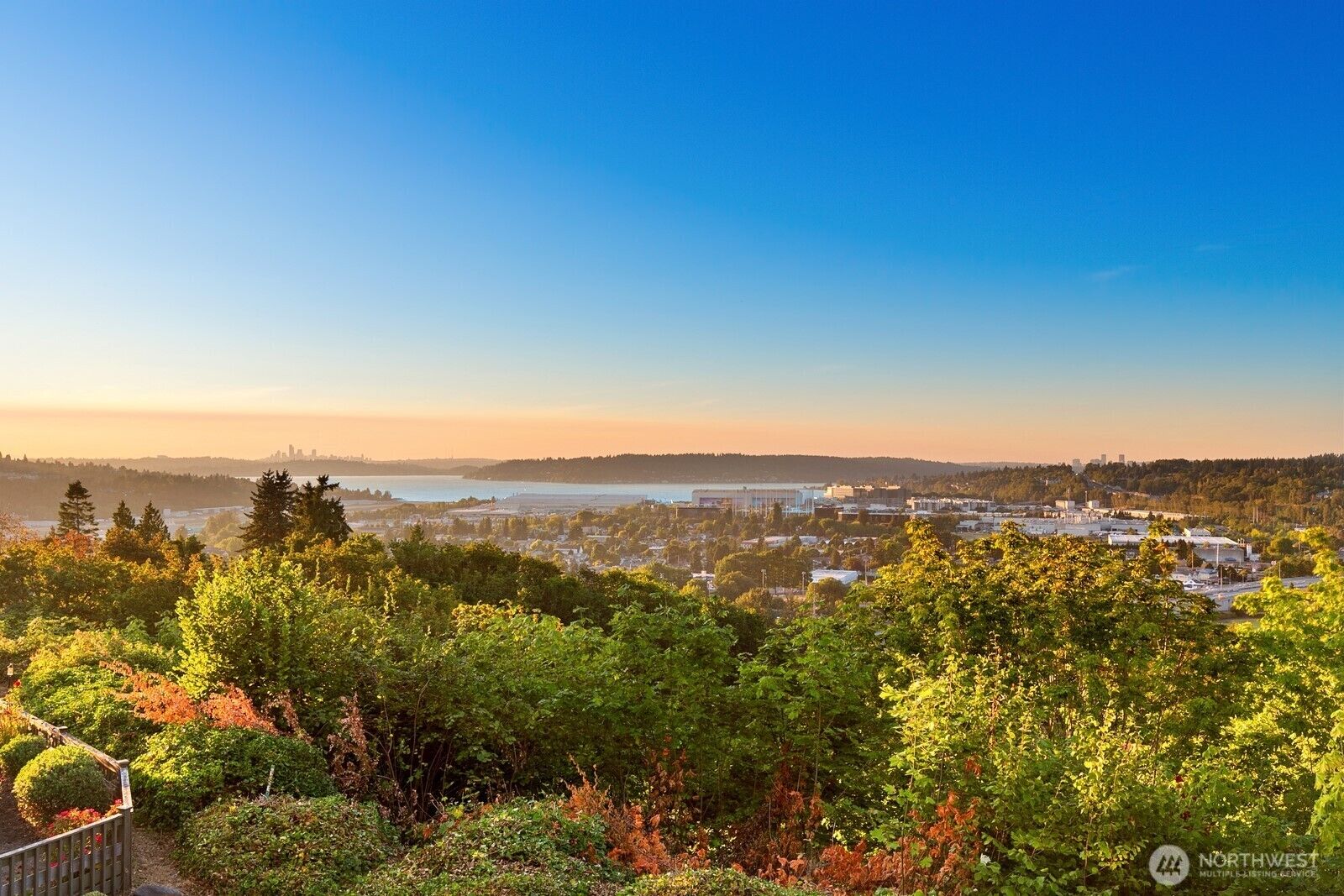 Property Photo:  1506 S 5th Place  WA 98057 