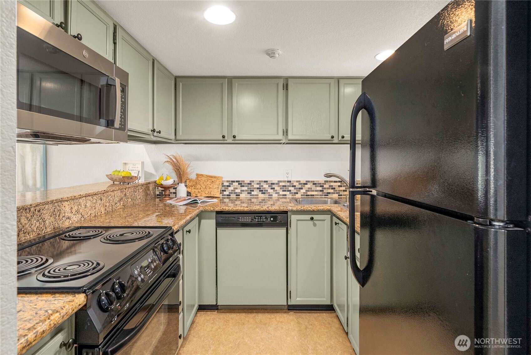Property Photo: 7280 W Lake Sammamish Parkway NE 4-206 WA 98052