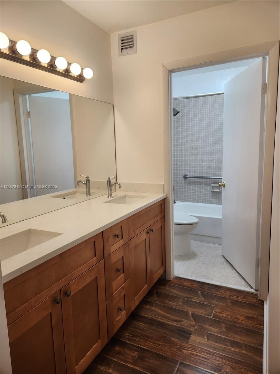 Property Photo: 10835 SW 112th Ave 311 FL 33176