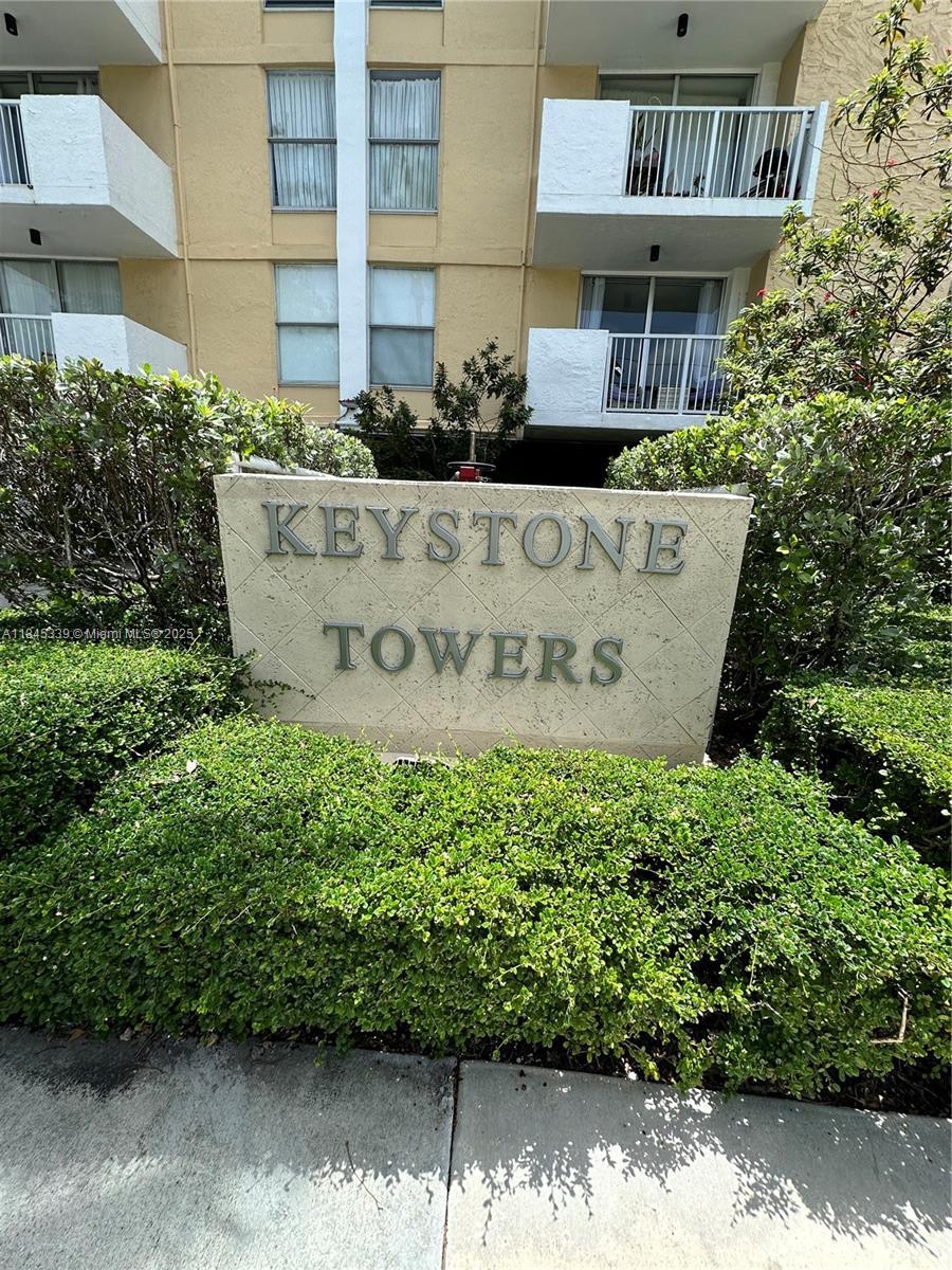 Property Photo: 2020 NE 135th St 807 FL 33181