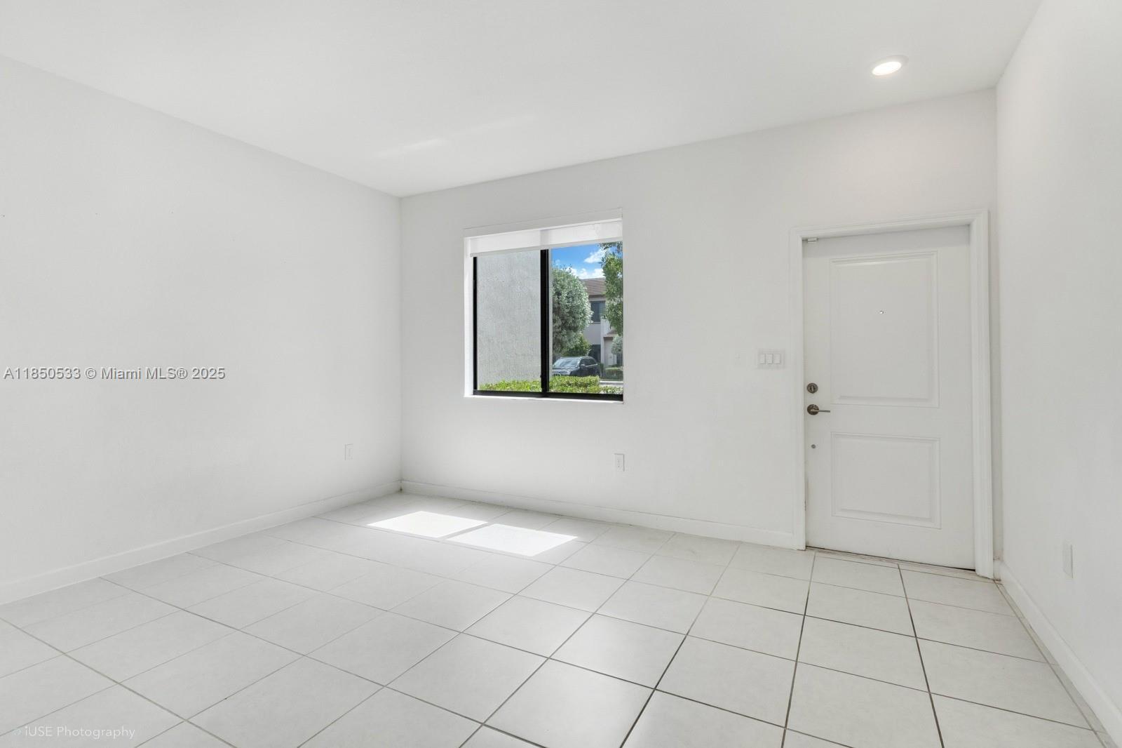 Property Photo: 20944 NE 8th Ave 20944 FL 33179