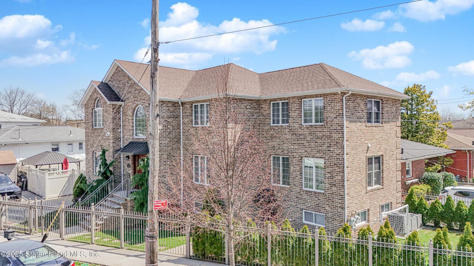 Property Photo: 186 Laconia Avenue NY 10305