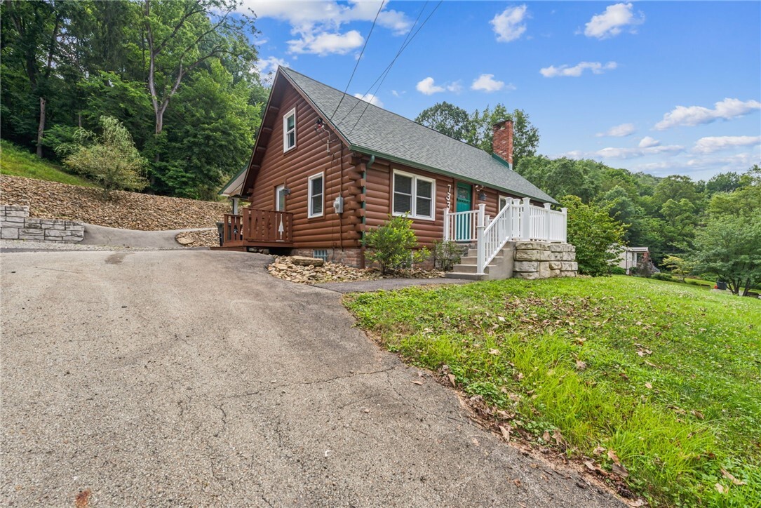 Property Photo:  733 McKee Rd  PA 15131 