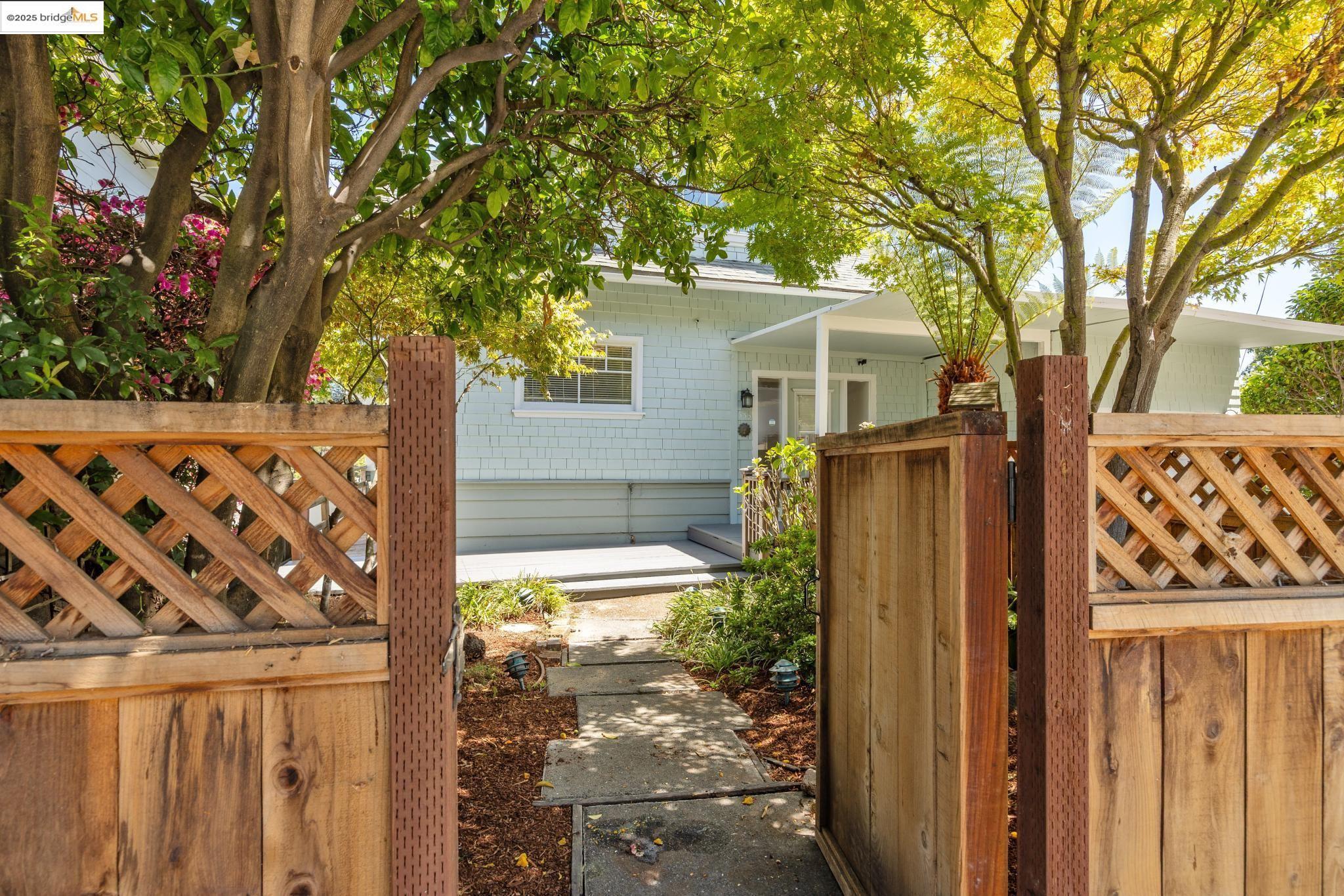 Property Photo: 632 Valle Vista Ave CA 94610