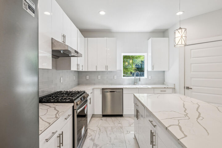 Property Photo:  410 Anchors Street  FL 32578 