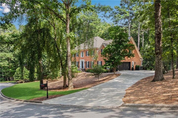 Property Photo: 215 Cliffchase Close GA 30076