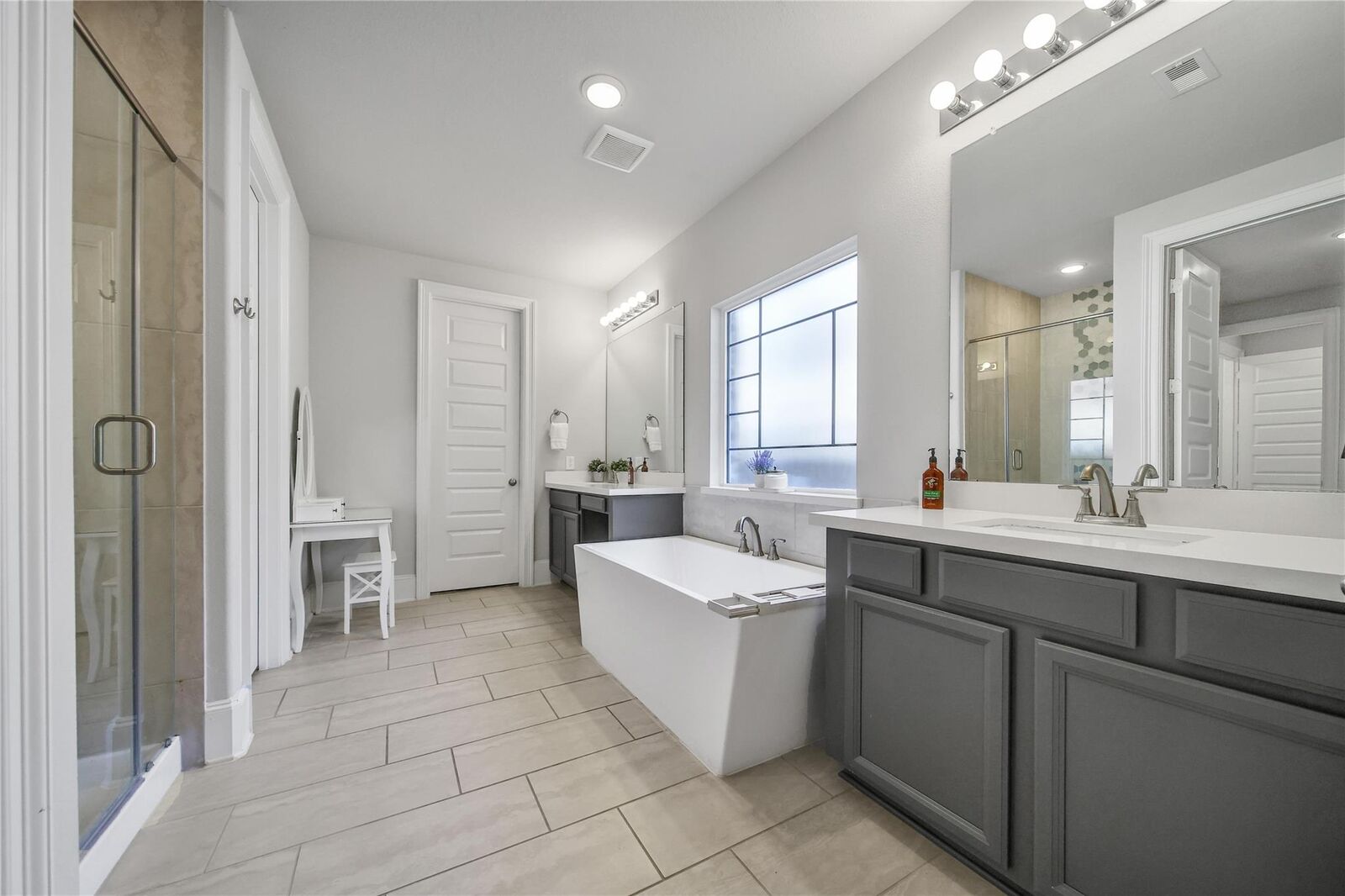 Property Photo:  137 N Cadence Hills Loop  TX 77318 