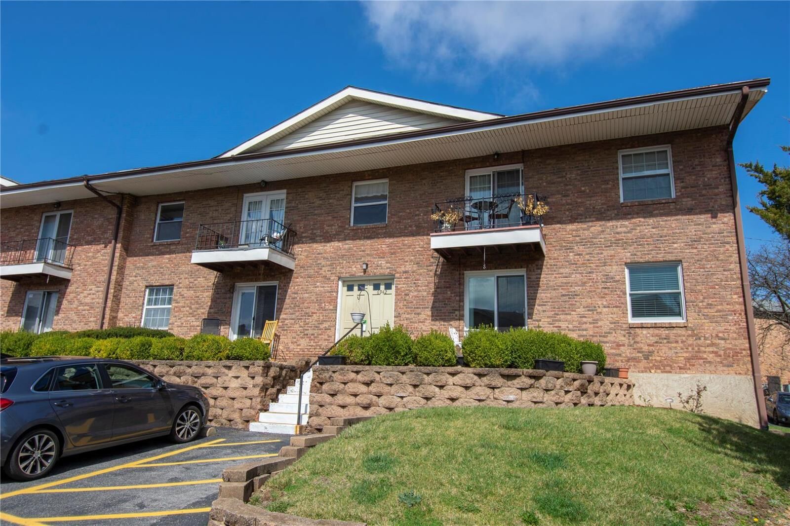 Property Photo: 6942 Colonial Woods Drive 72 MO 63129
