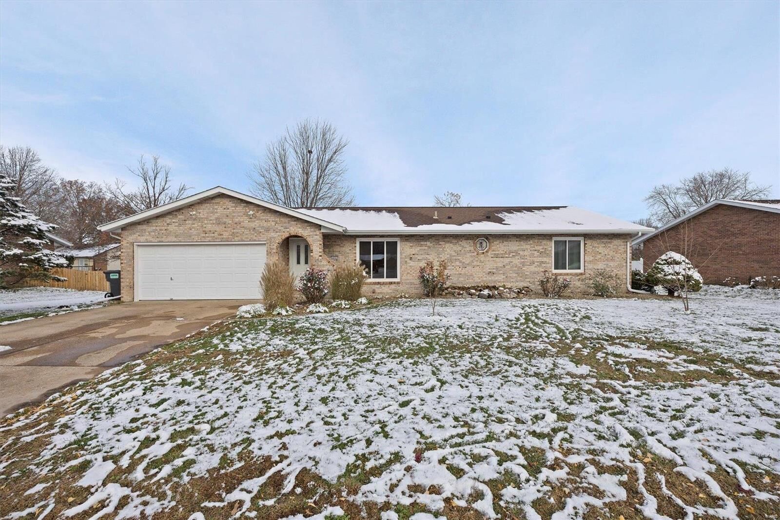 Property Photo:  400 Flagstone Drive  IL 62221 
