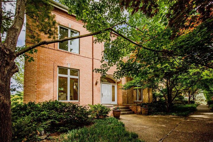 4 W Walinca  Clayton MO 63105 photo