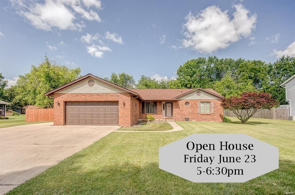 Property Photo:  204 Meadow Drive  IL 62010 