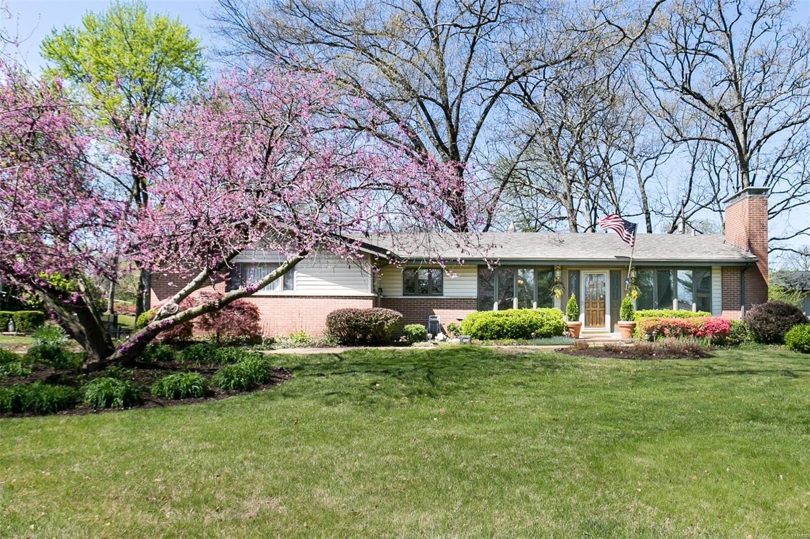 Property Photo:  9425 Oakwood Manor Lane  MO 63126 