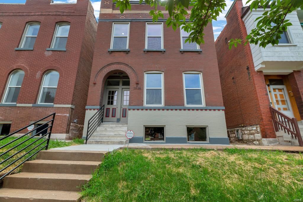 Property Photo: 3526 Nebraska Avenue MO 63118