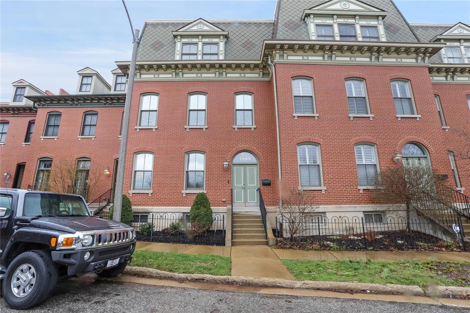 Property Photo:  1409 Vail Place  MO 63104 