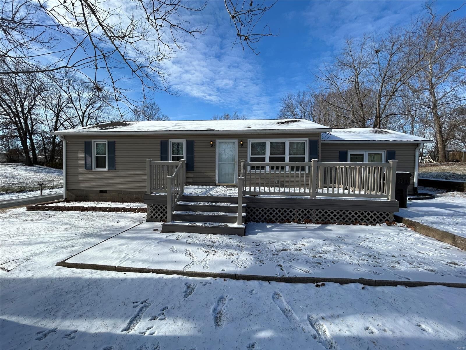 Property Photo:  501 Fairway Drive  IL 62067 