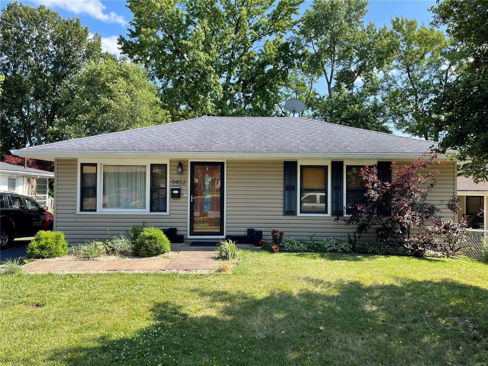 Property Photo: 9452 Minerva Avenue MO 63114
