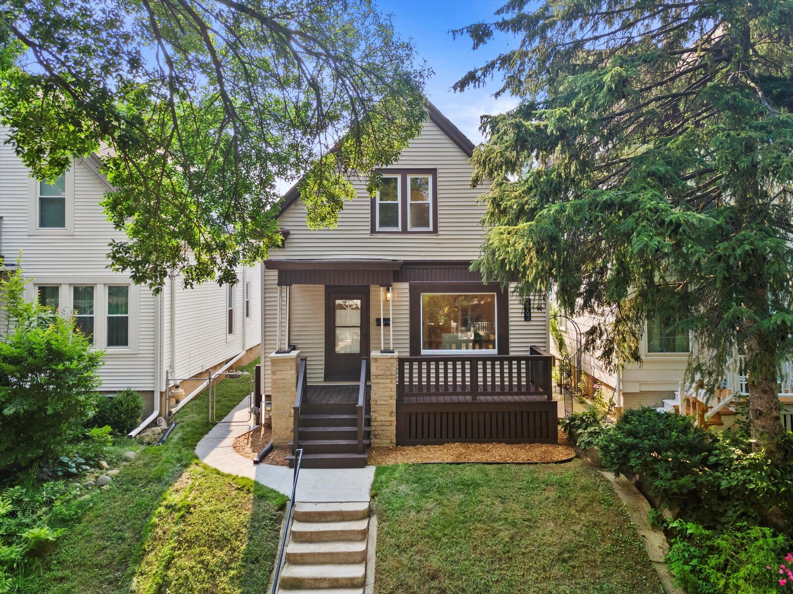 Property Photo: 2963 S Clement Ave WI 53207