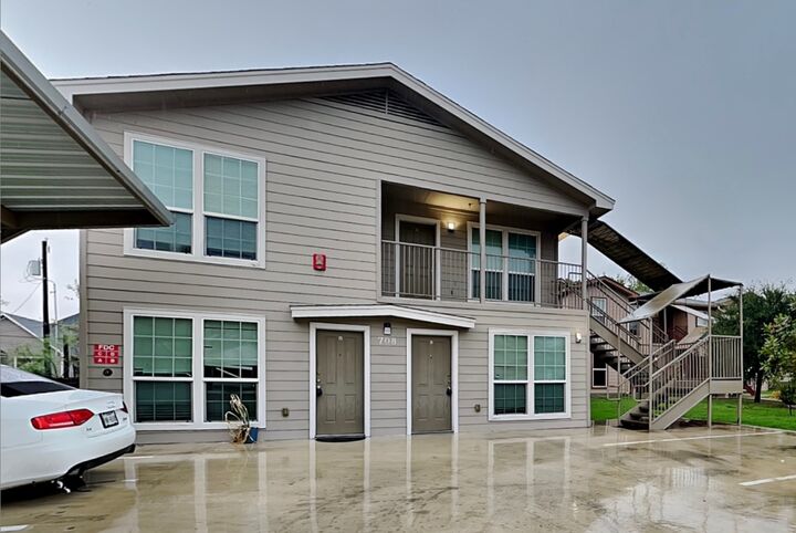 708 W 6th Street  Taylor TX 76574 photo