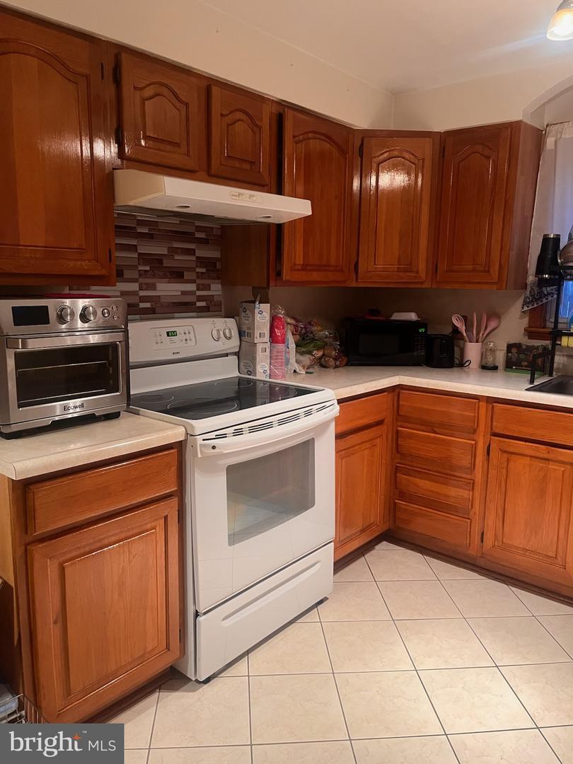 Property Photo:  2747 Plum Street  PA 19137 