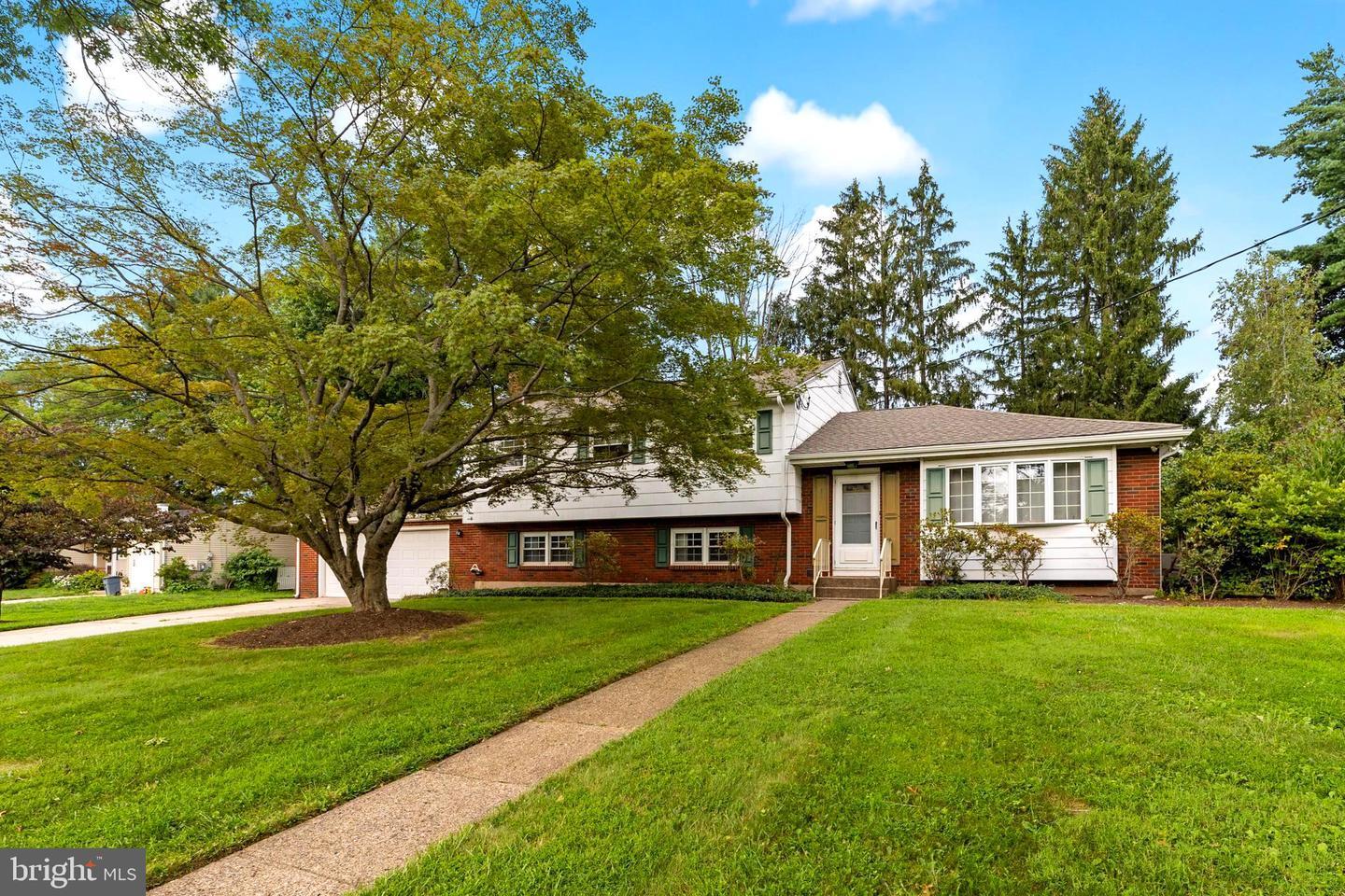 Property Photo:  6 Hickory Hill  NJ 08618 