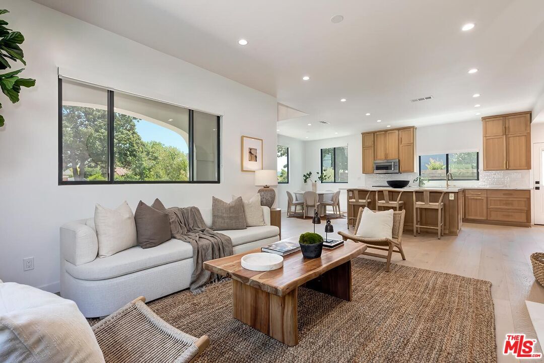 Property Photo: 3364 Garden Ave CA 90039