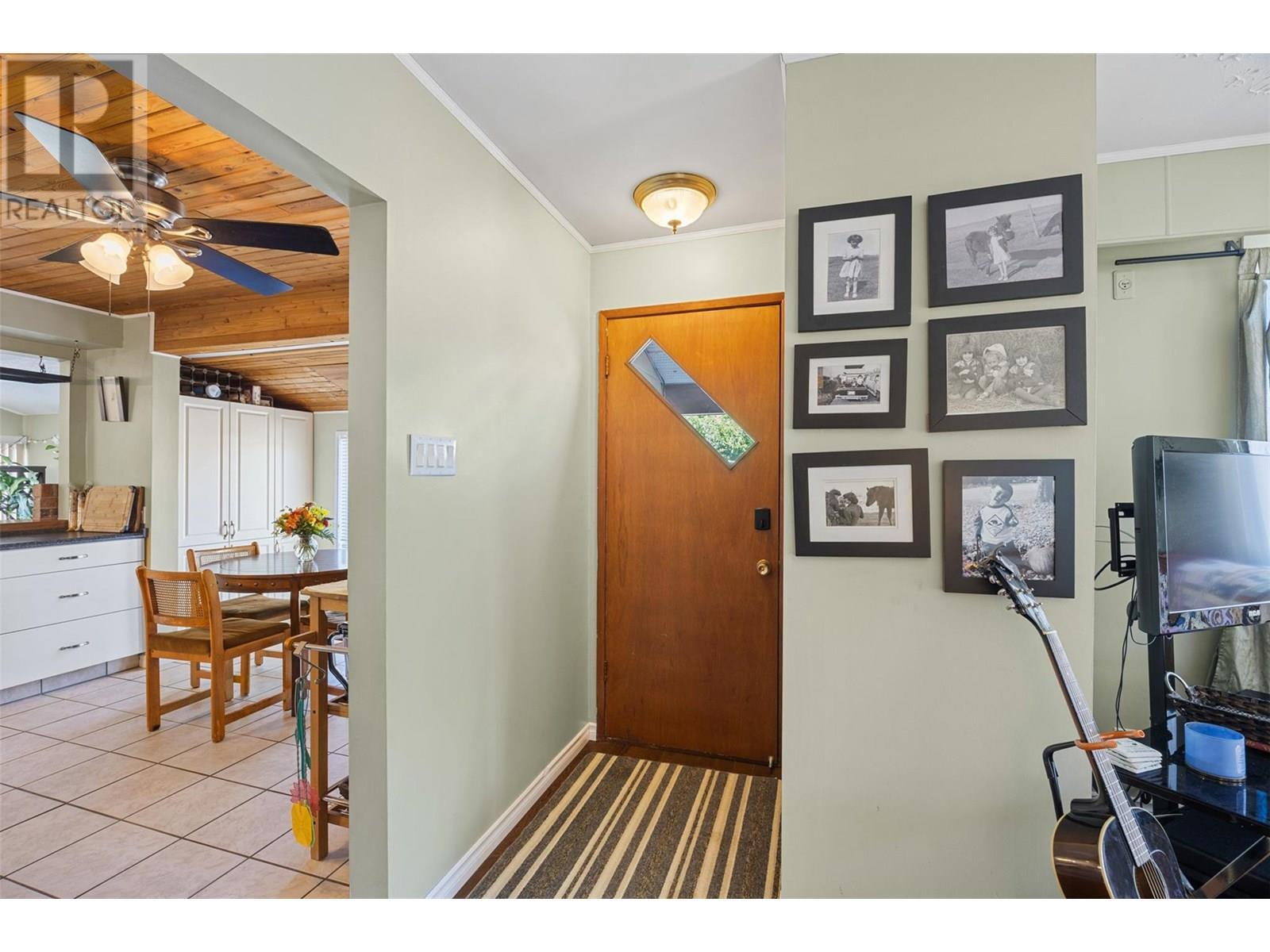 Property Photo: 835 Pine Springs Road BC V2B 6R3