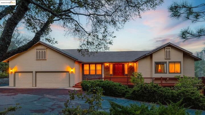 Property Photo: 21320 Oneto Dr CA 95370