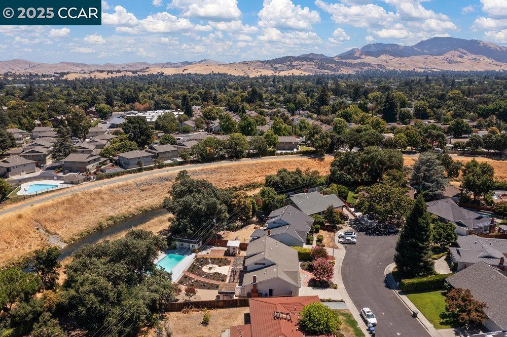 Property Photo: 1331 Edinburgh Ct CA 94518