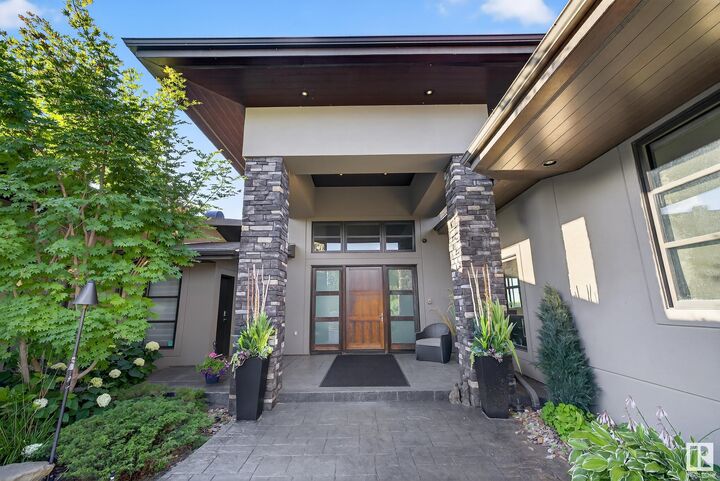 Property Photo:  13758 Valleyview Drive NW  AB T5R 5T8 