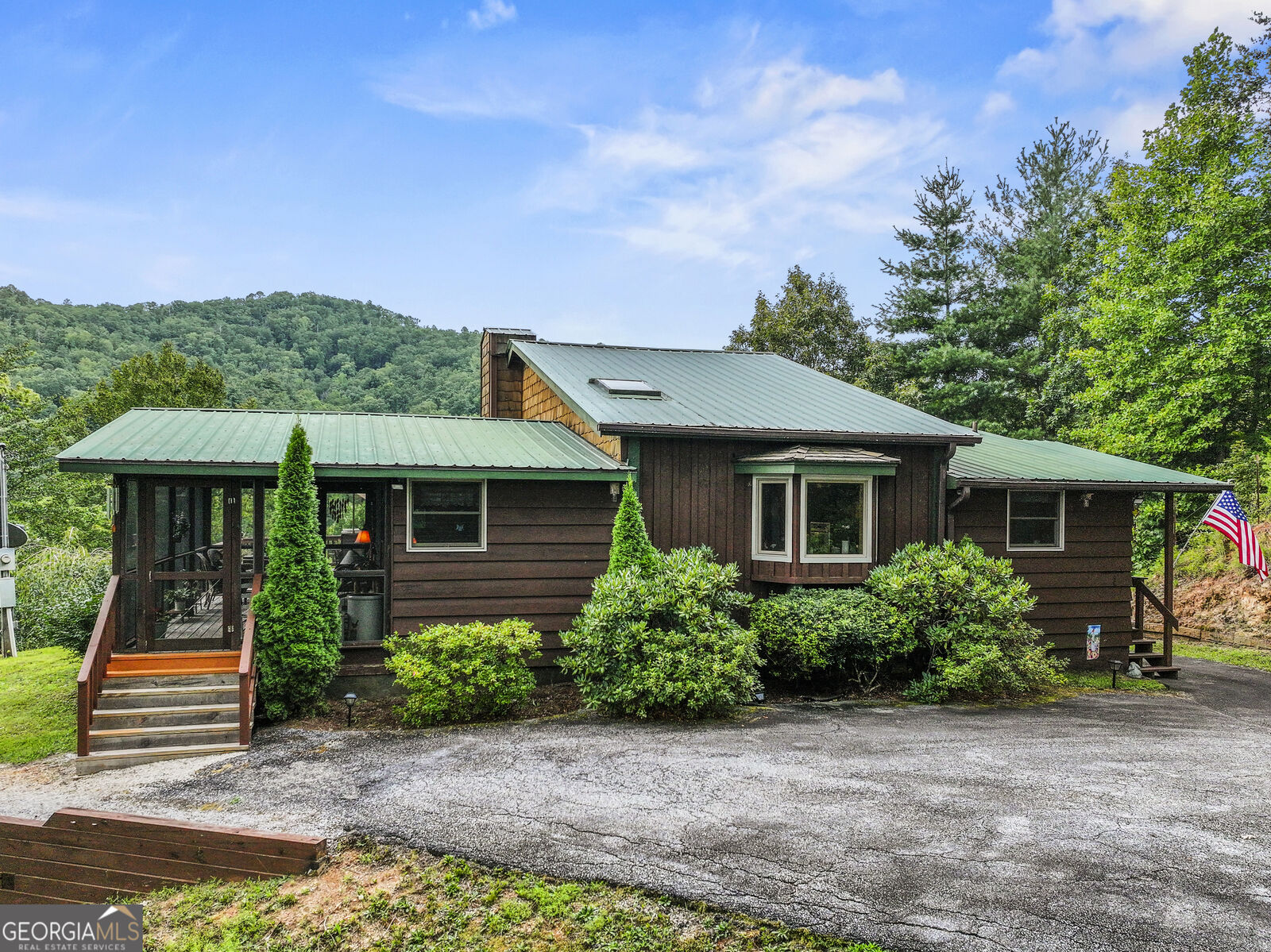 Property Photo: 84 Jocassee Lane GA 30525