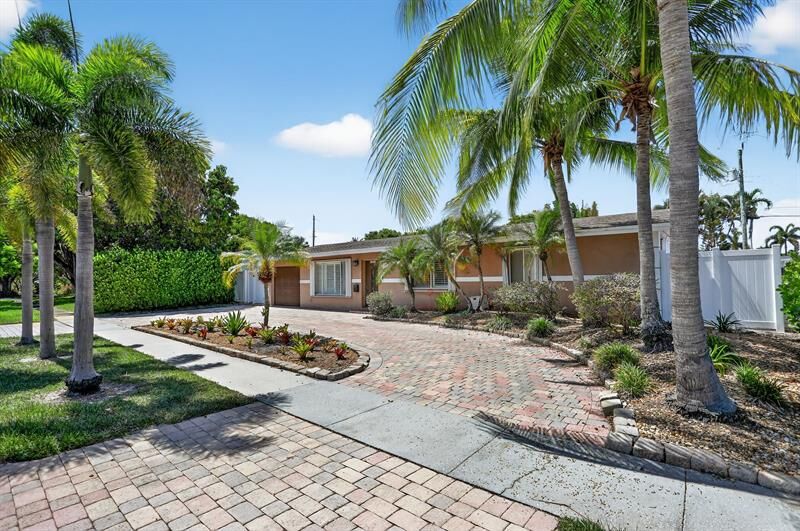 Property Photo: 1007 SE 6th St FL 33441