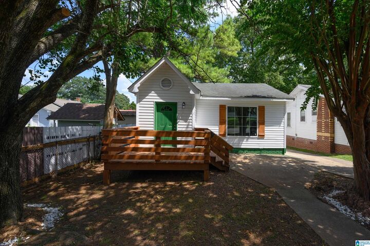 Property Photo:  727 Clarendon Avenue  AL 35020 