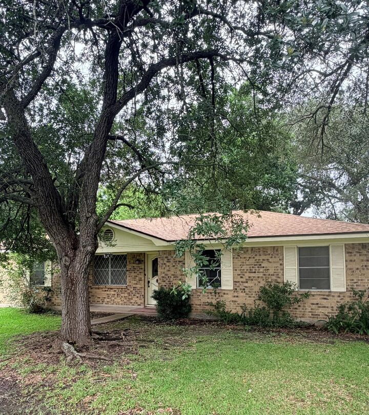 Property Photo:  708 1st Street  TX 77665 
