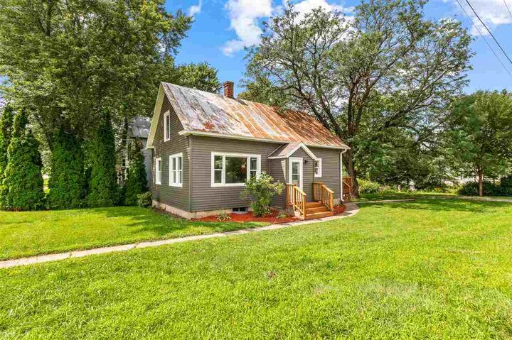 Property Photo: 133 E 5th St IA 52333