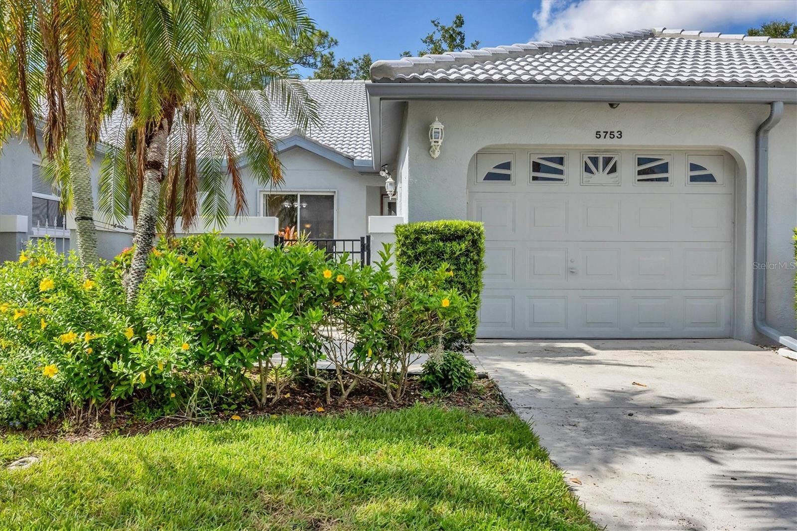 Property Photo:  5753 Casa Del Sol Boulevard 3219  FL 34233 