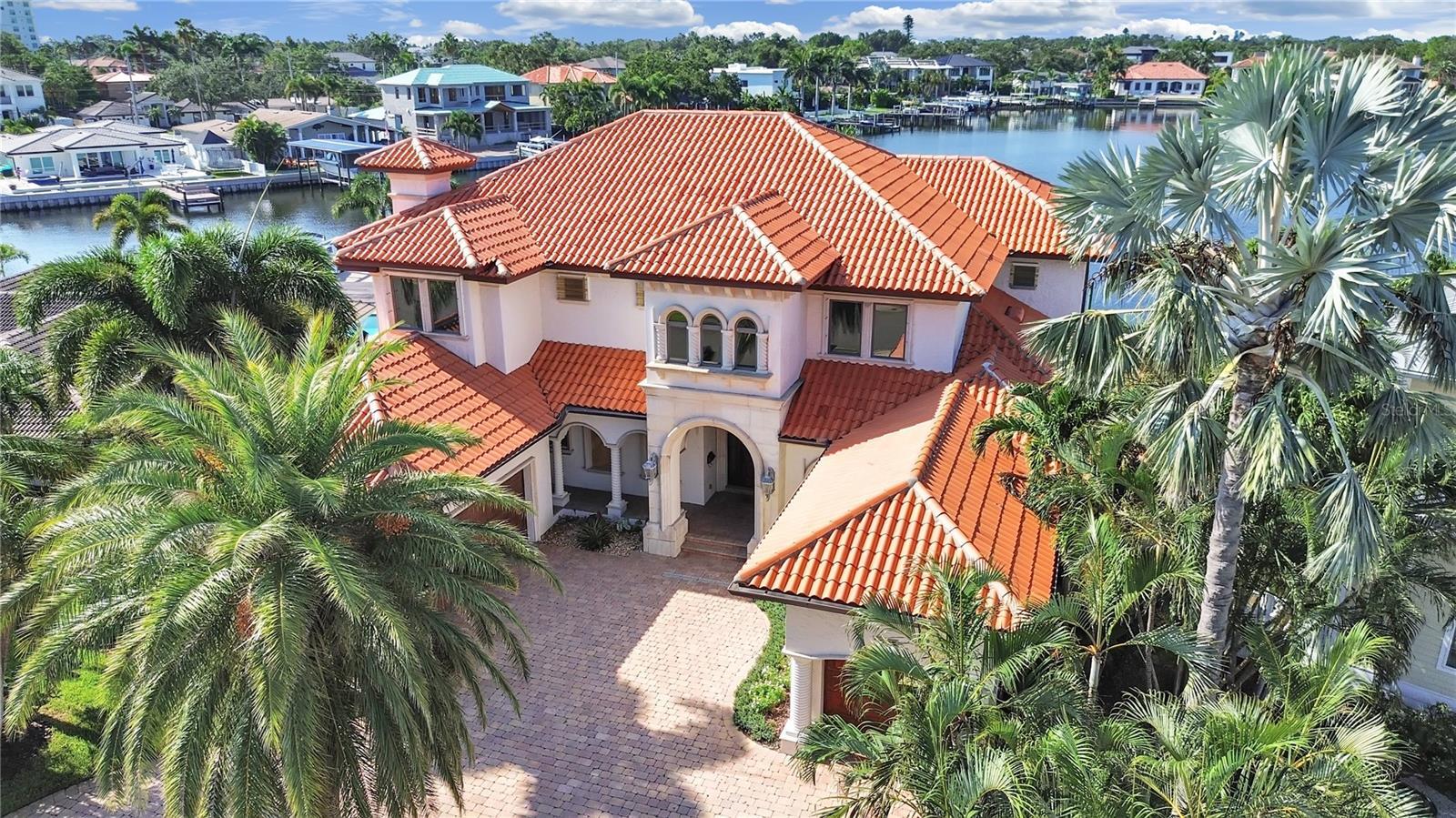 Property Photo: 1097 Eden Isle Drive NE FL 33704