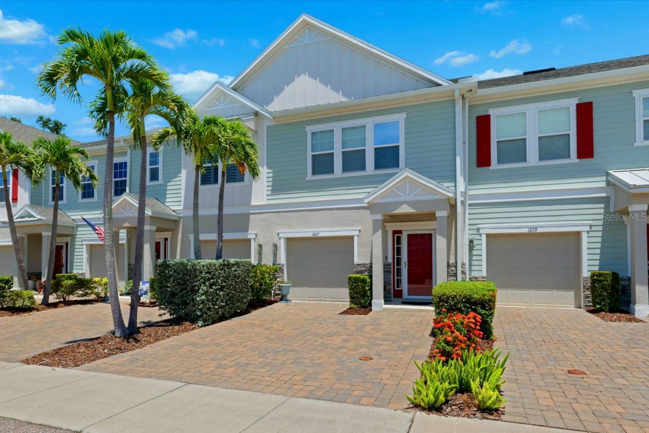 Property Photo: 1207 Sunset Lane FL 34698