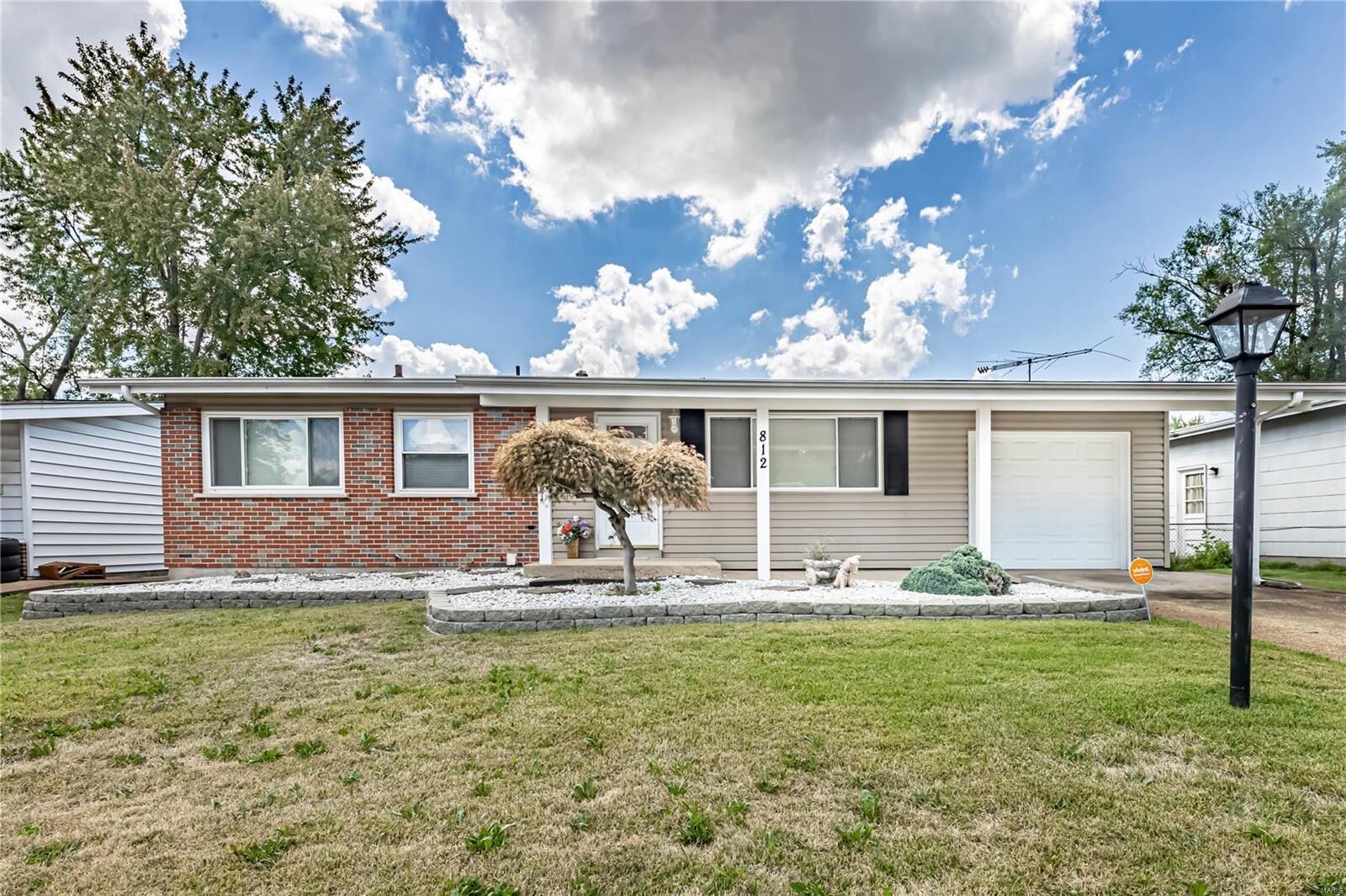 Property Photo: 812 Holiday MO 63042
