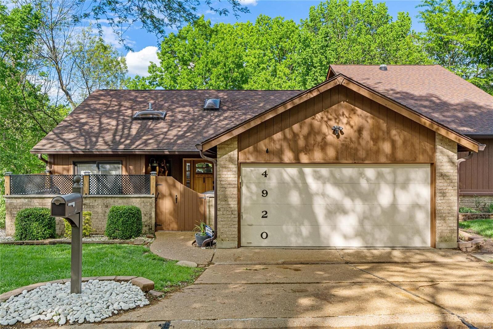 Property Photo: 4920 Cedar Plaza Parkway MO 63128