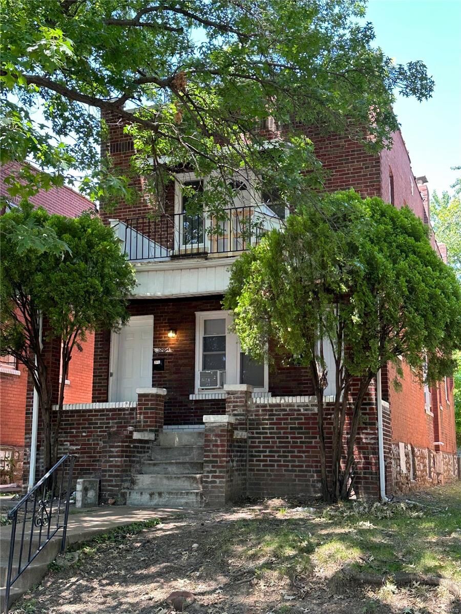 Property Photo: 3859 Alberta Street 2nd Floor MO 63116