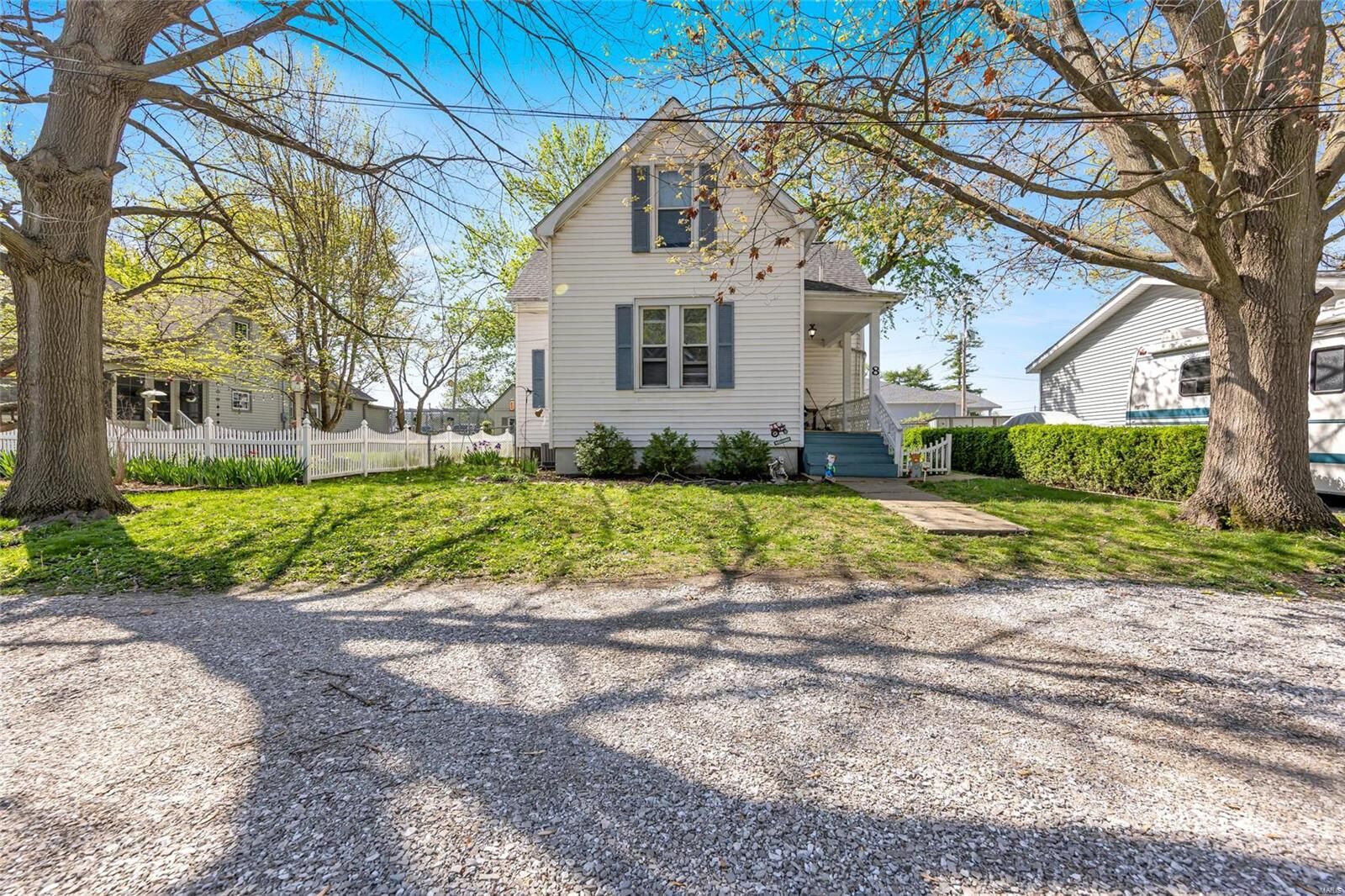 Property Photo:  8 E Gooding Street  IL 62260 